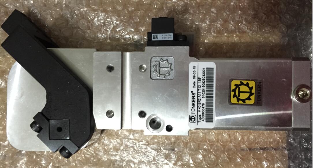 V40 BR2 A11 T12 135��  ��TUNKERS�A�o���